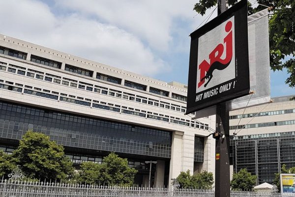 Kakémono suspendu NRJ